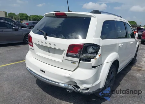 2018 Dodge Journey Crossroad z USA, uszkodzony, nr VIN 3C4PDCGG8JT515629